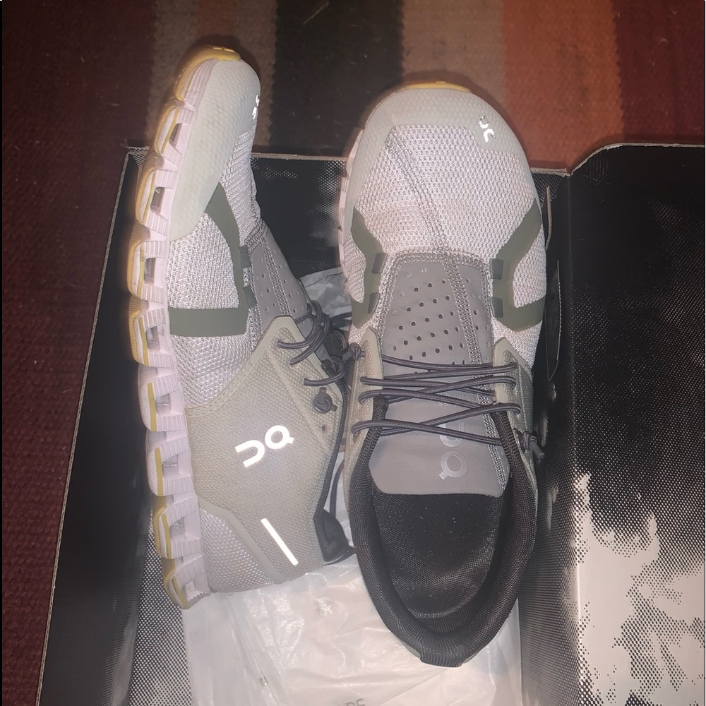 on running 70/30 tennis shoes